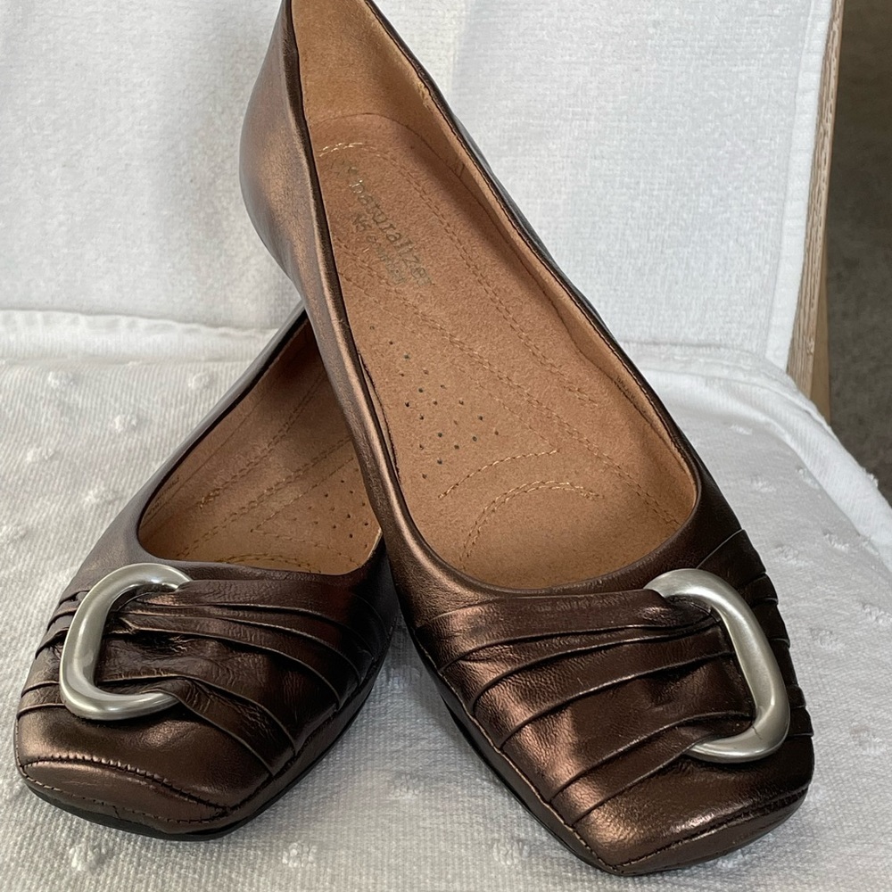Naturalizer bronze flats with buckle embellishment.  Violettte size 8 M.